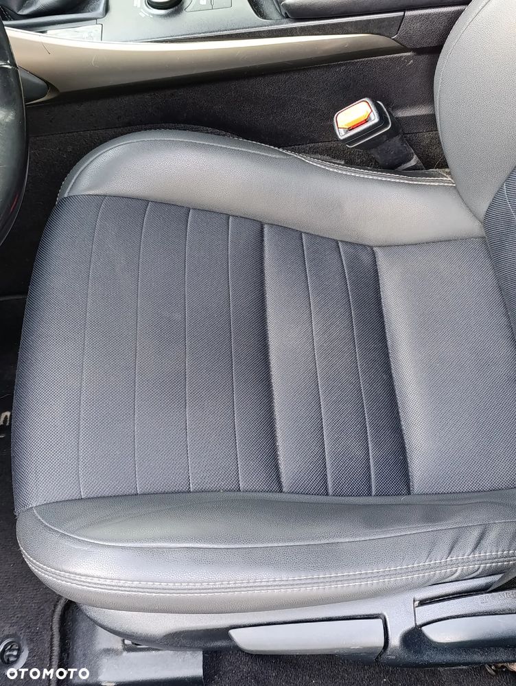 Lexus IS 300h Business Edition - 17