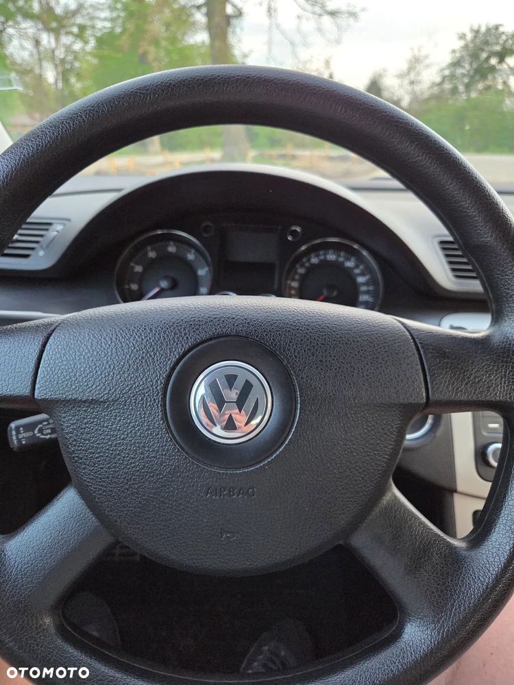 Volkswagen Passat 2.0 FSI Comfortline - 16