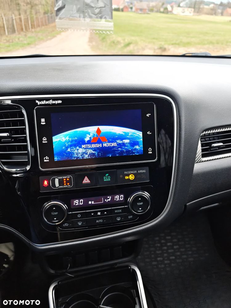 Mitsubishi Outlander 2.0 Intense + Navi 4WD CVT - 11