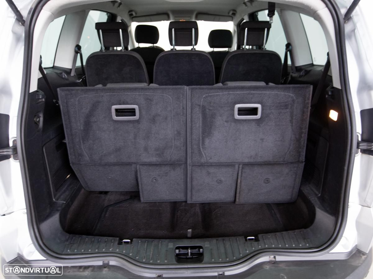 Ford S-Max - 12