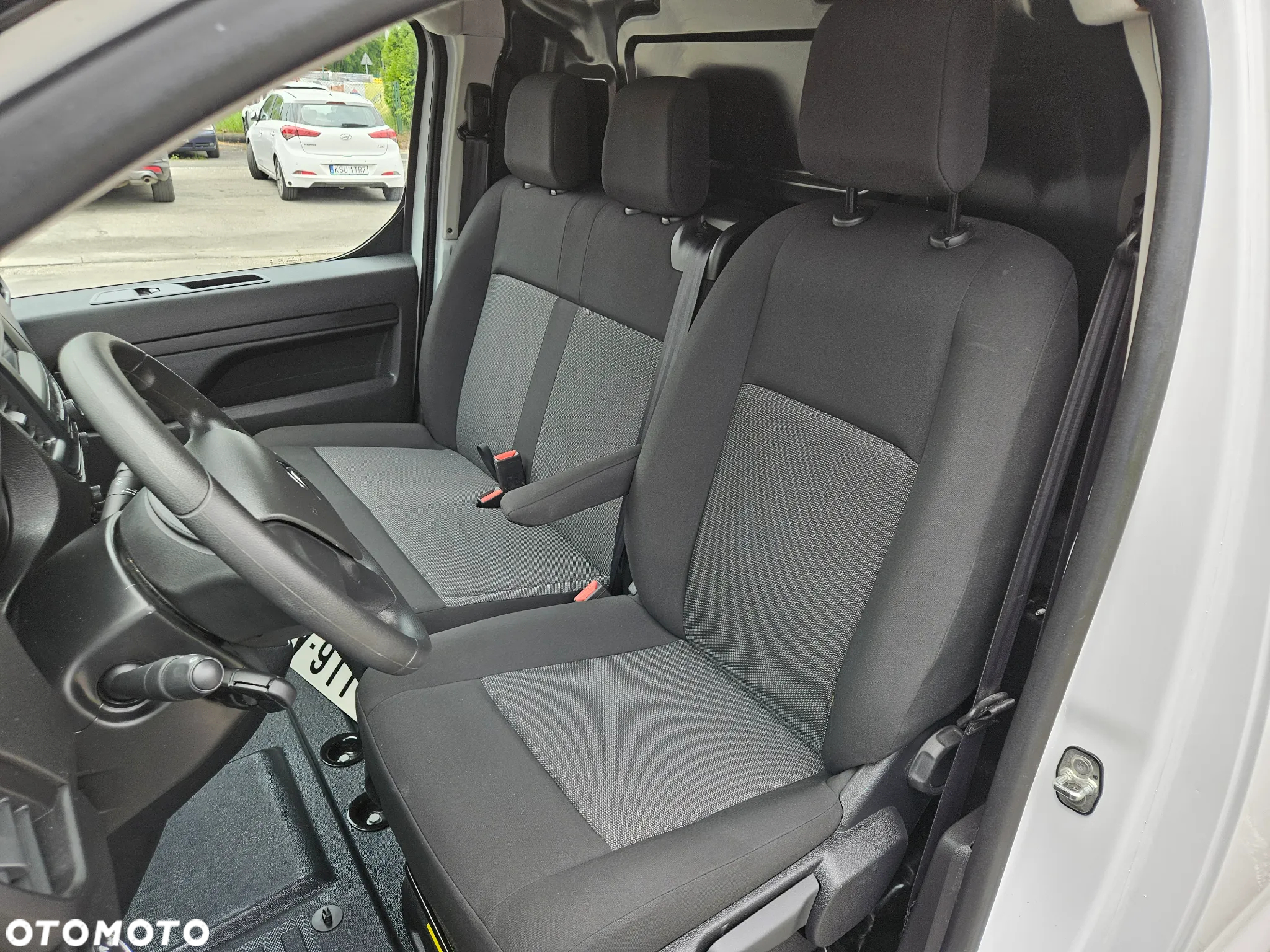 Citroën Jumpy rej 02.2024 przebieg 10500 klima tempomat grip control hak 3osobowy - 14
