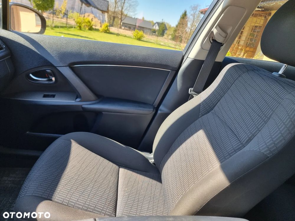 Toyota Avensis - 12
