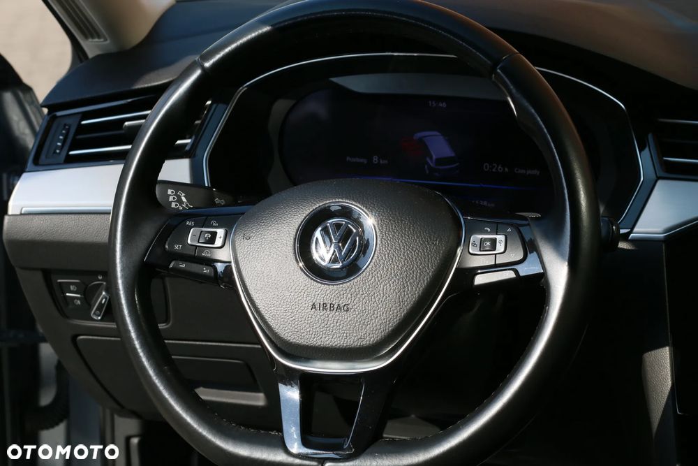 Volkswagen Passat - 15