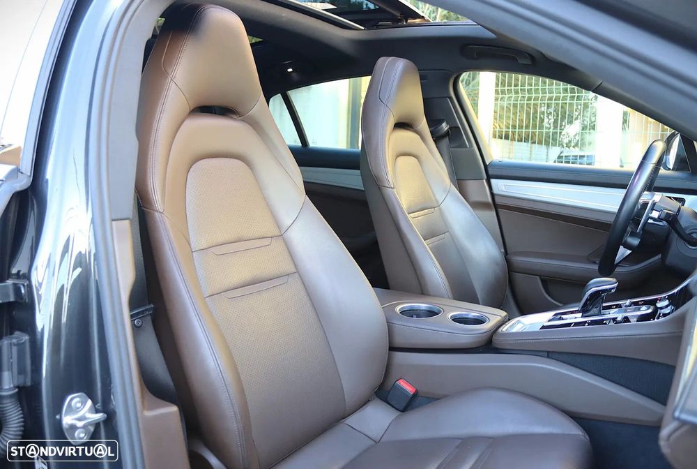 Porsche Panamera 4 E-Hybrid - 37