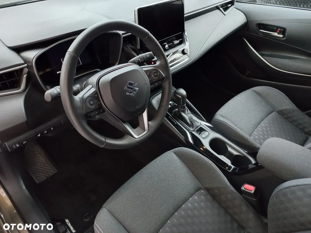 Suzuki Swace 1.8 Hybrid Premium Plus CVT - 12