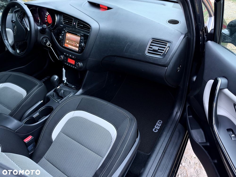 Kia Ceed - 8