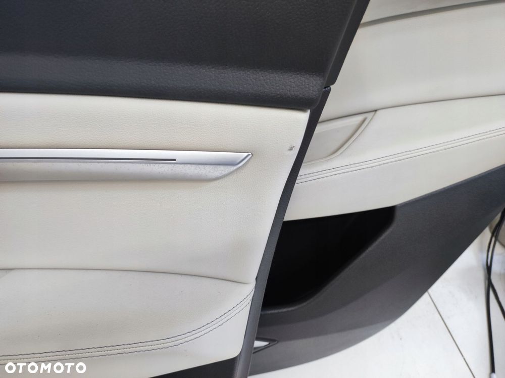 wnętrze fotele kanapa boczki tapicerka tunel środkowy eu audi q8 e-tron - 14