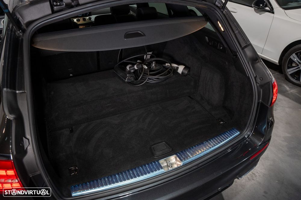 Mercedes-Benz E 300 de AMG Line 4Matic - 42