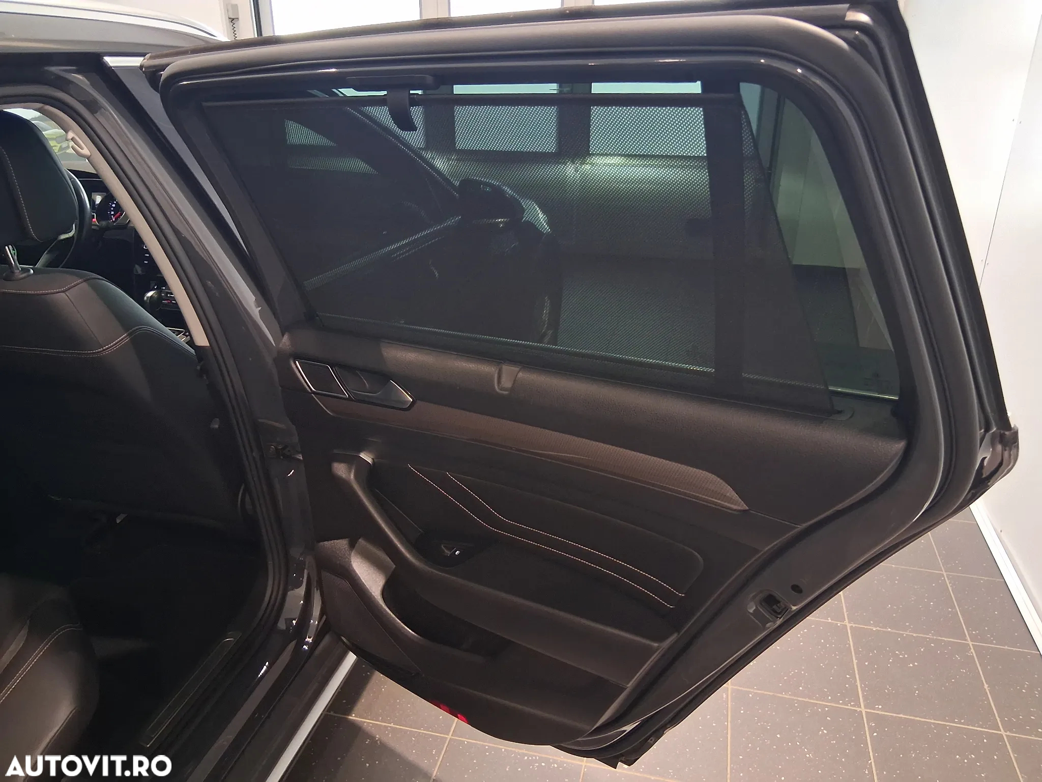 Volkswagen Passat Variant 2.0 TDI 4Mot DSG Highline - 39