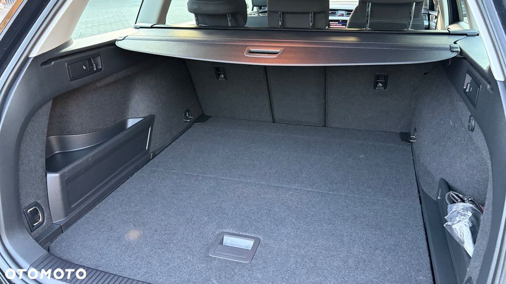Volkswagen Passat Variant 2.0 TDI SCR DSG Business - 24