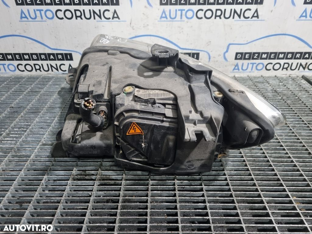 Far Dreapta AUDI Q7 2005 - 2009 SUV 4 Usi (1135) Xenon - 3