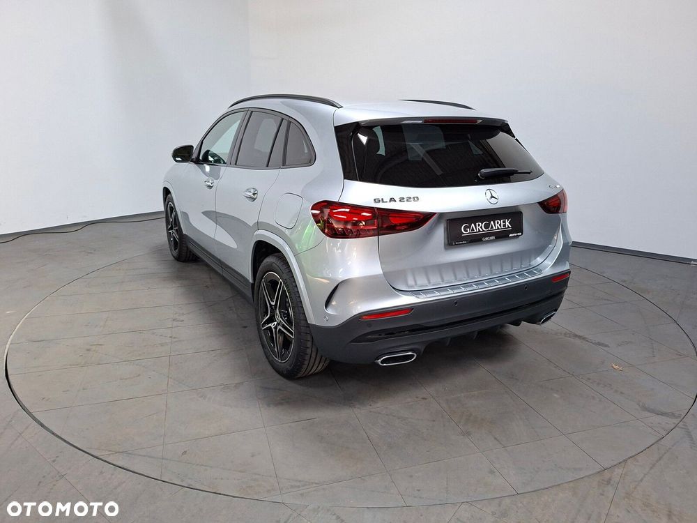 Mercedes-Benz GLA - 10