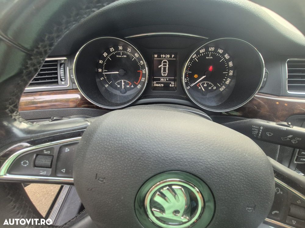 Skoda Superb 2.0 TDI Elegance DSG - 18