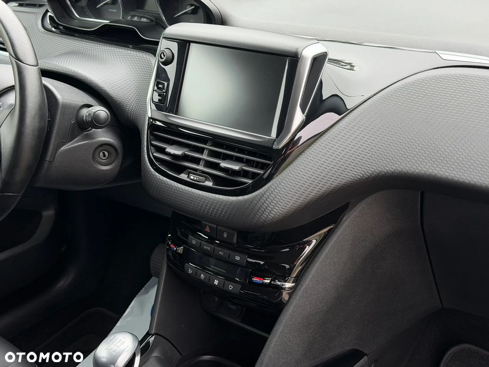 Peugeot 2008 1.2 PureTech Allure S&S - 24