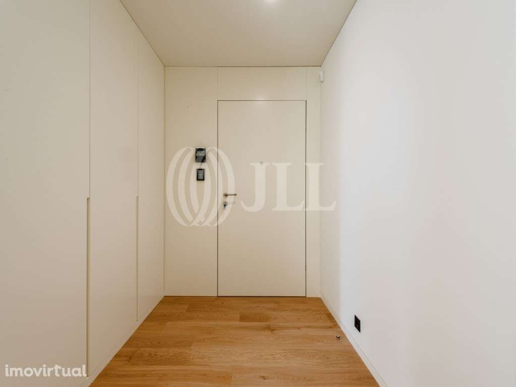 Apartamento T3 com garagem, na Avenida da Boavista, Porto - Grande imagem: 2/36