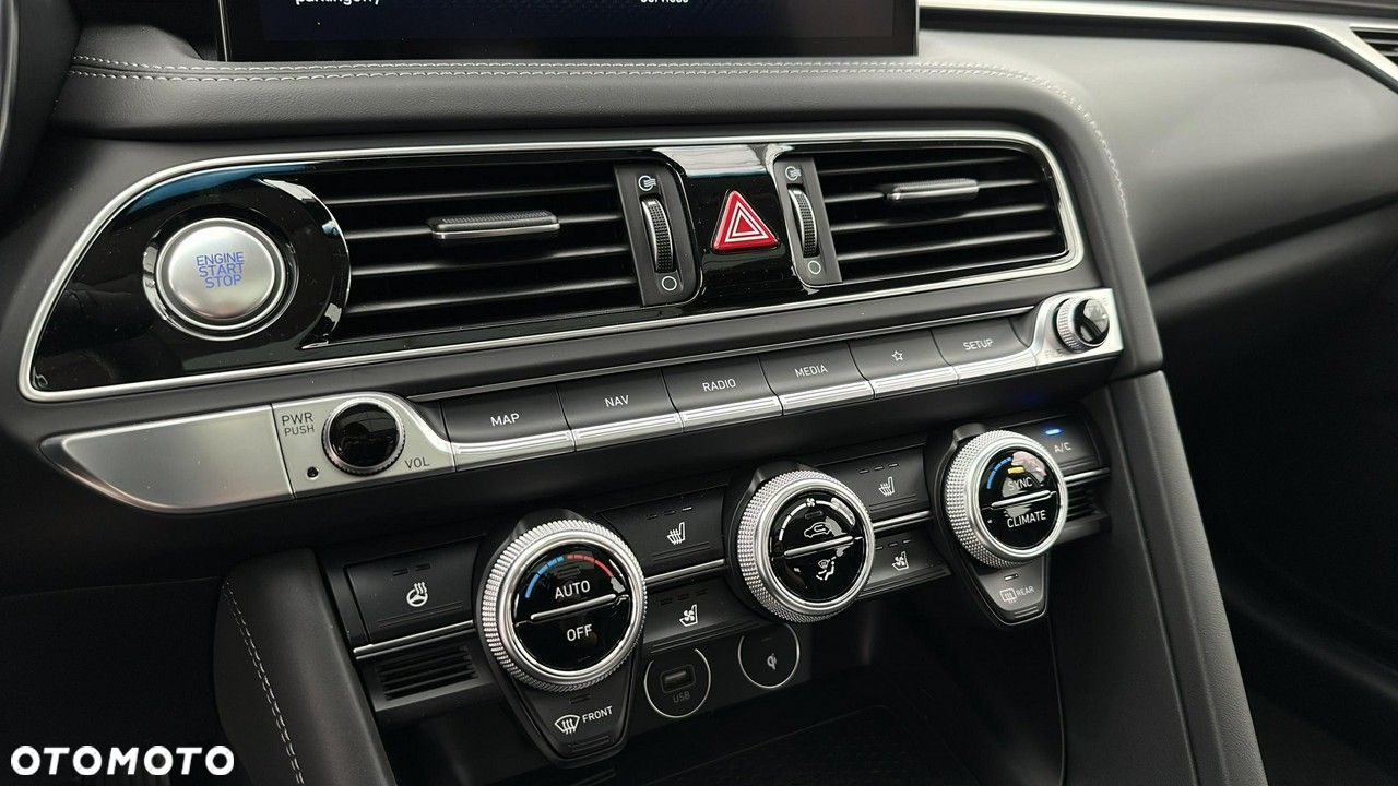 Genesis G70 - 12