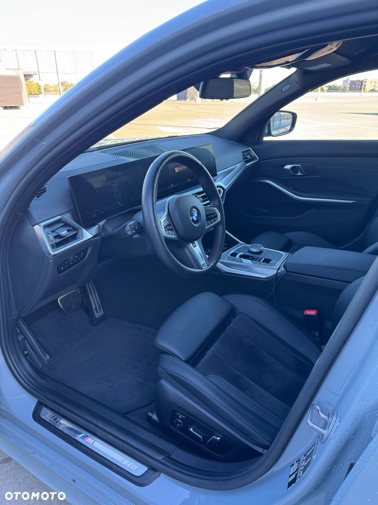 BMW Seria 3 330i M Sport - 8