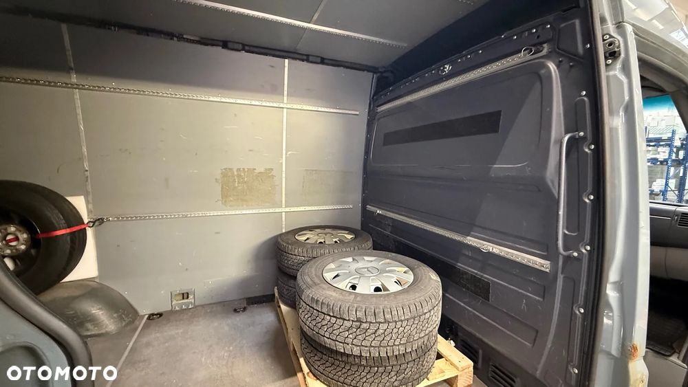 Mercedes-Benz Sprinter - 9