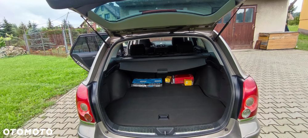 Toyota Avensis 2.0 D-4D Sol - 9