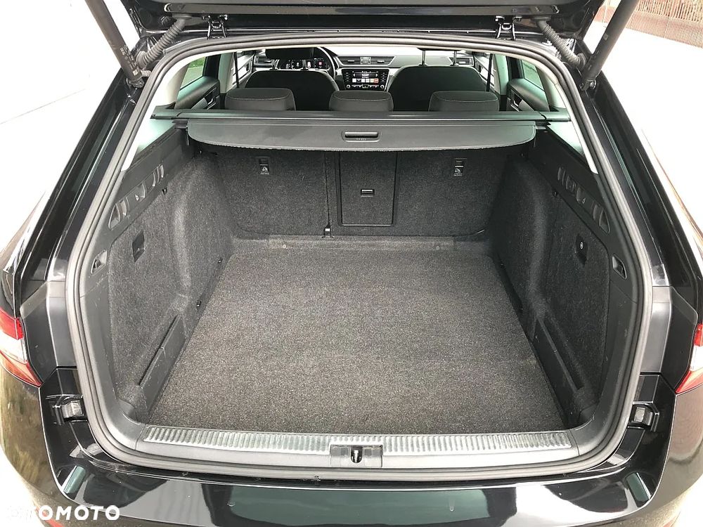 Skoda Superb 2.0 TDI SCR Style DSG - 29