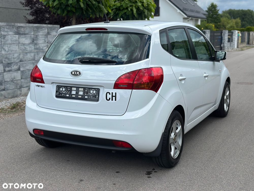 Kia Venga - 11