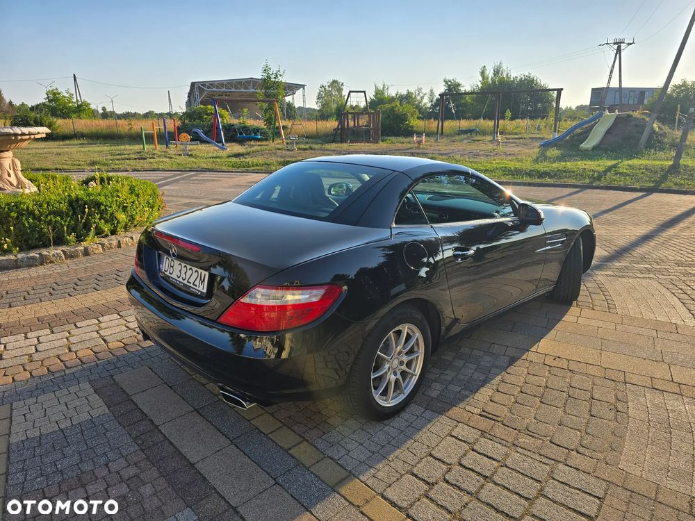 Mercedes-Benz SLK 200 CGI - 4