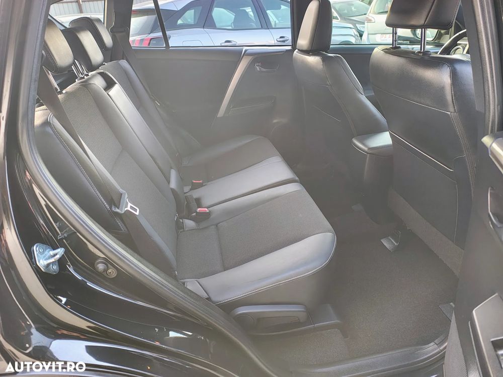 Toyota RAV4 2.0 D-4D 4x2 Start-Stop Executive - 19