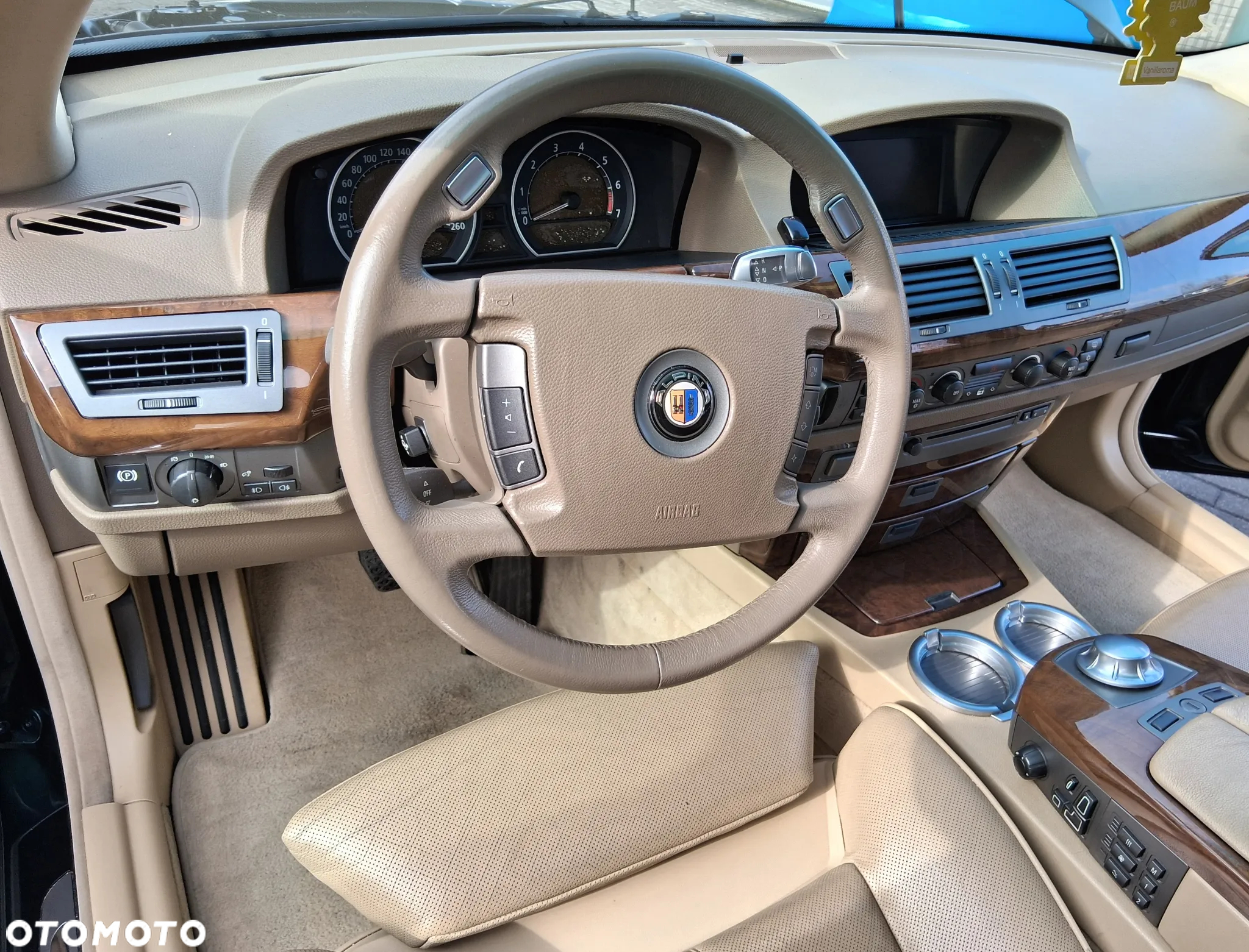 BMW Seria 7 745Li - 26