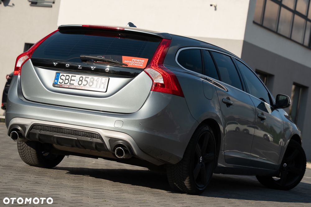 Volvo V60 D4 R-Design - 11