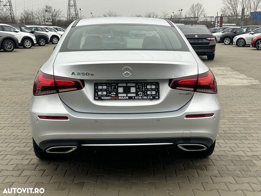 Mercedes-Benz A 250 e Sedan Aut. - 5