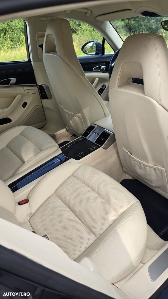 Porsche Panamera - 12