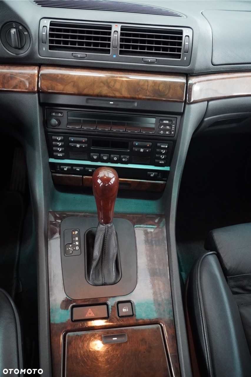 BMW Seria 7 740i - 34