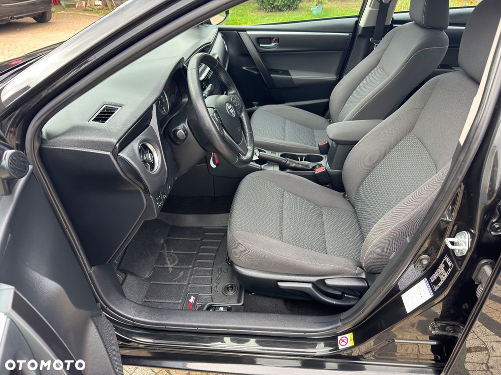 Toyota Corolla - 30