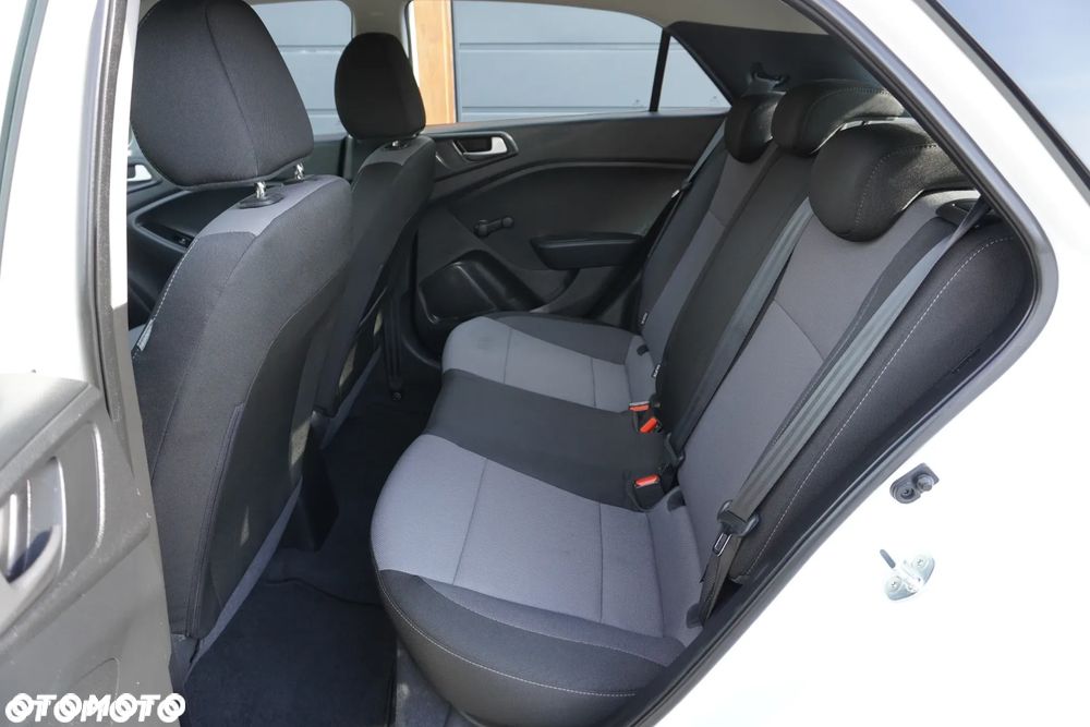 Hyundai i20 blue 1.2 Classic - 10