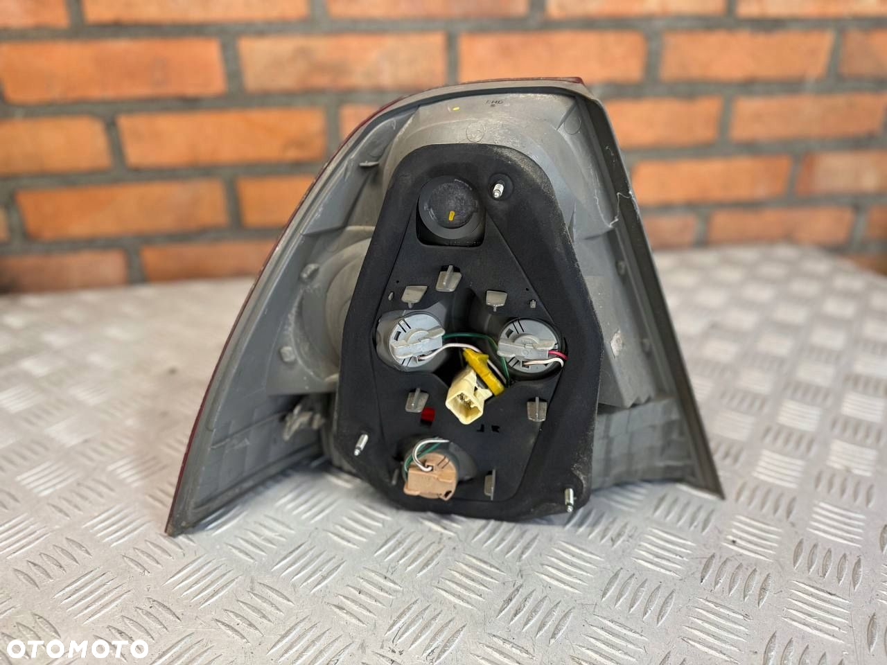 LAMPA PRAWA TYLNA TOYOTA COROLLA E12 SEDAN - 3