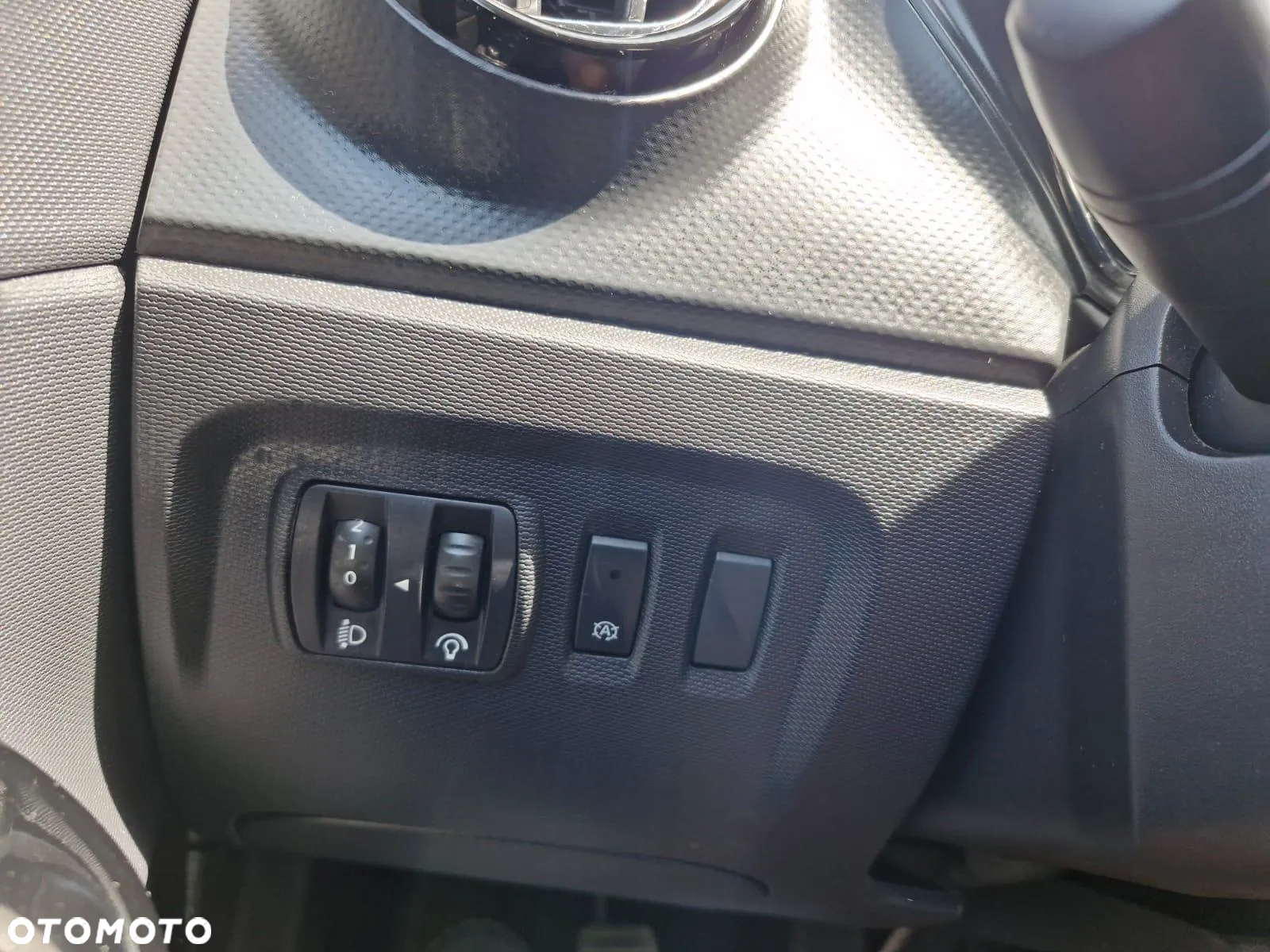 Renault Captur (ENERGY) TCe 90 BOSE EDITION - 34