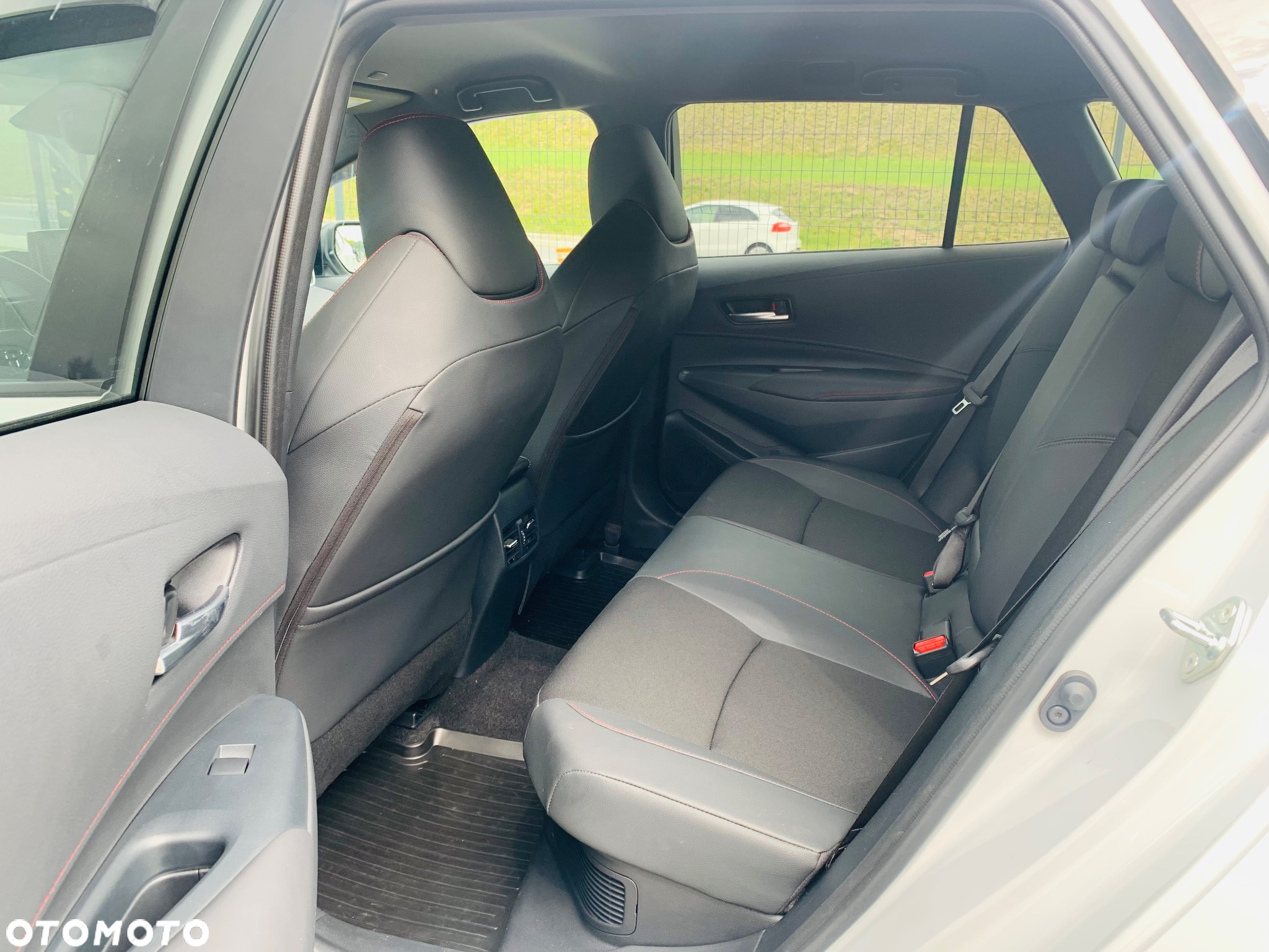 Toyota Corolla 1.8 Hybrid GR Sport Dynamic - 27