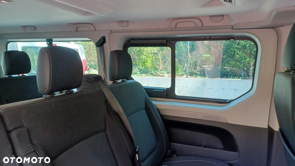 Renault Trafic 2.0 dCi - 11