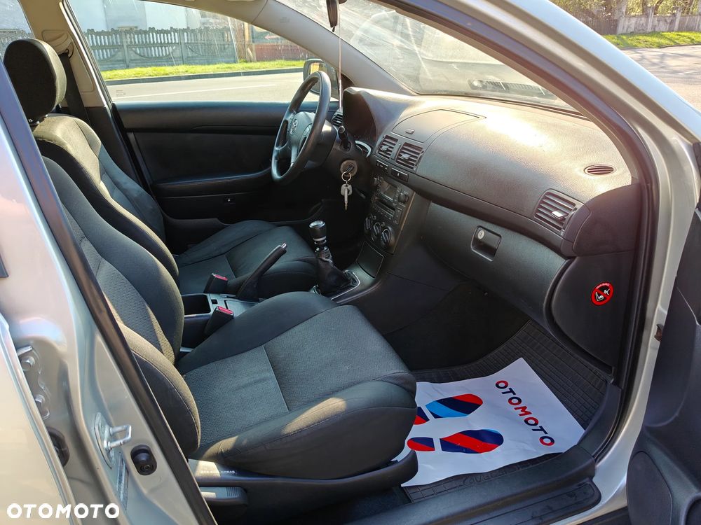 Toyota Avensis 2.0 D-4D Sol Premium - 19