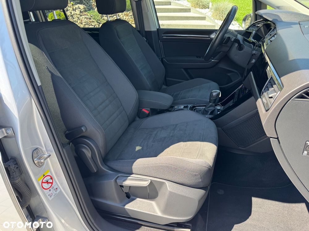 Volkswagen Touran - 24