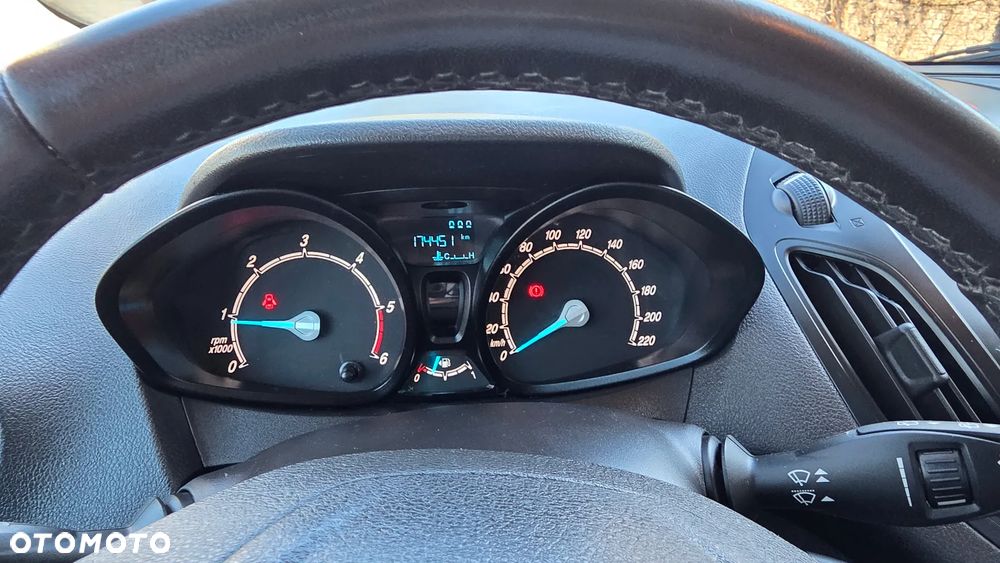 Ford Tourneo Courier - 16