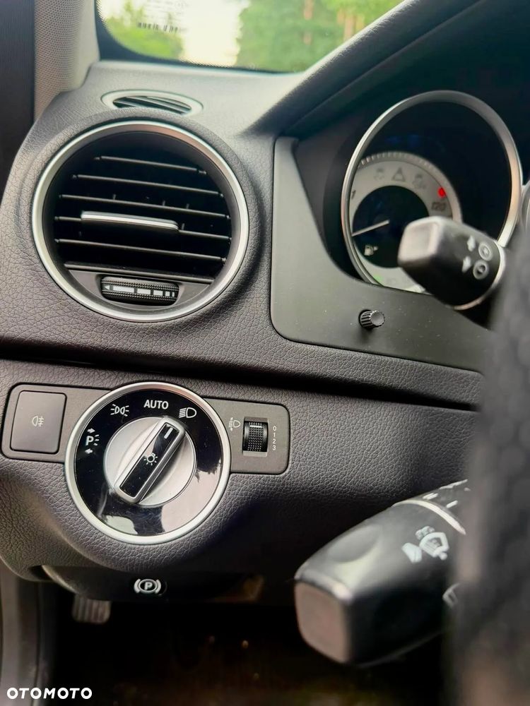 Mercedes-Benz Klasa C 180 BlueEFFICIENCY 7G-TRONIC - 26