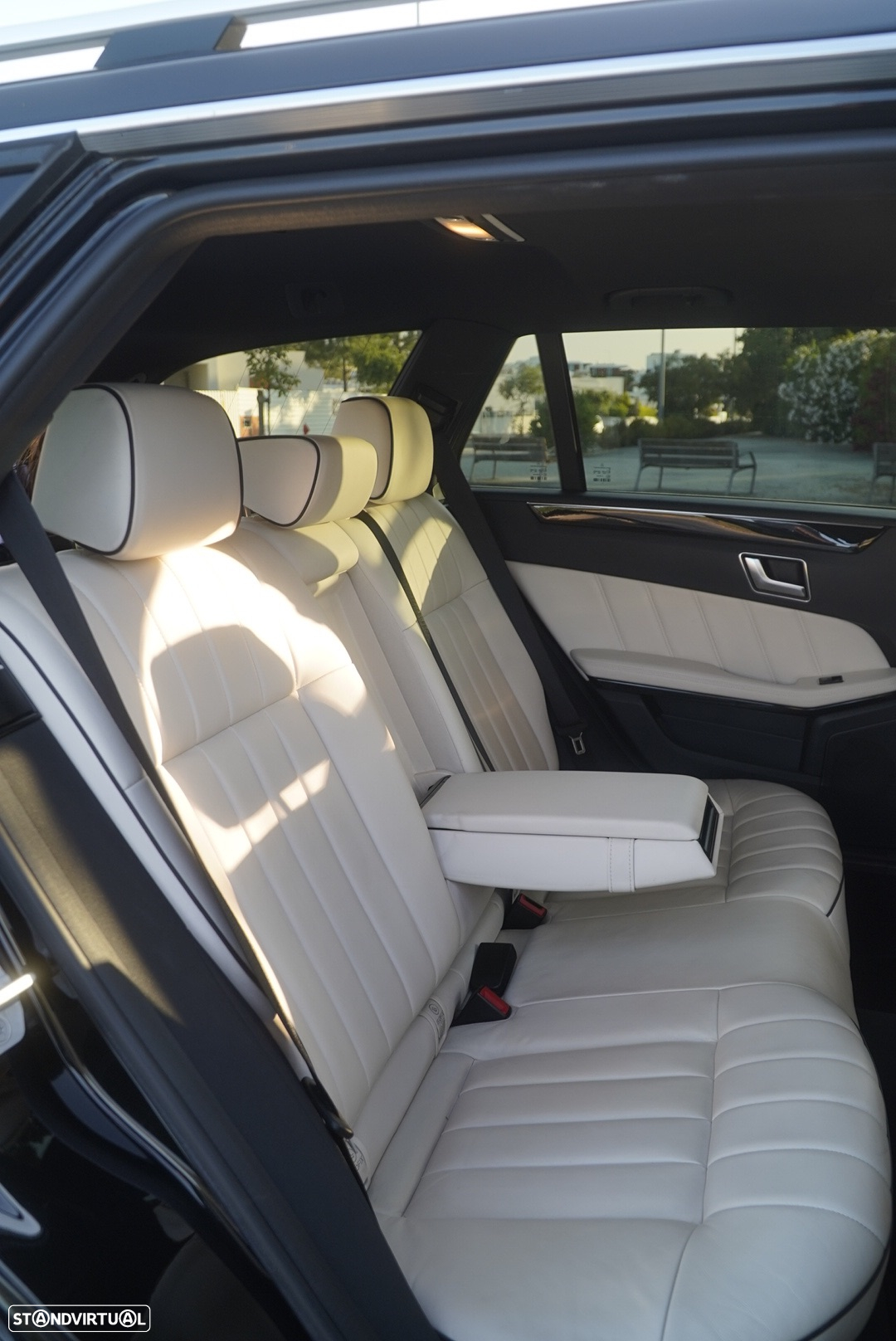 Mercedes-Benz E 300 Bluetec Hybrid Avantgarde - 44