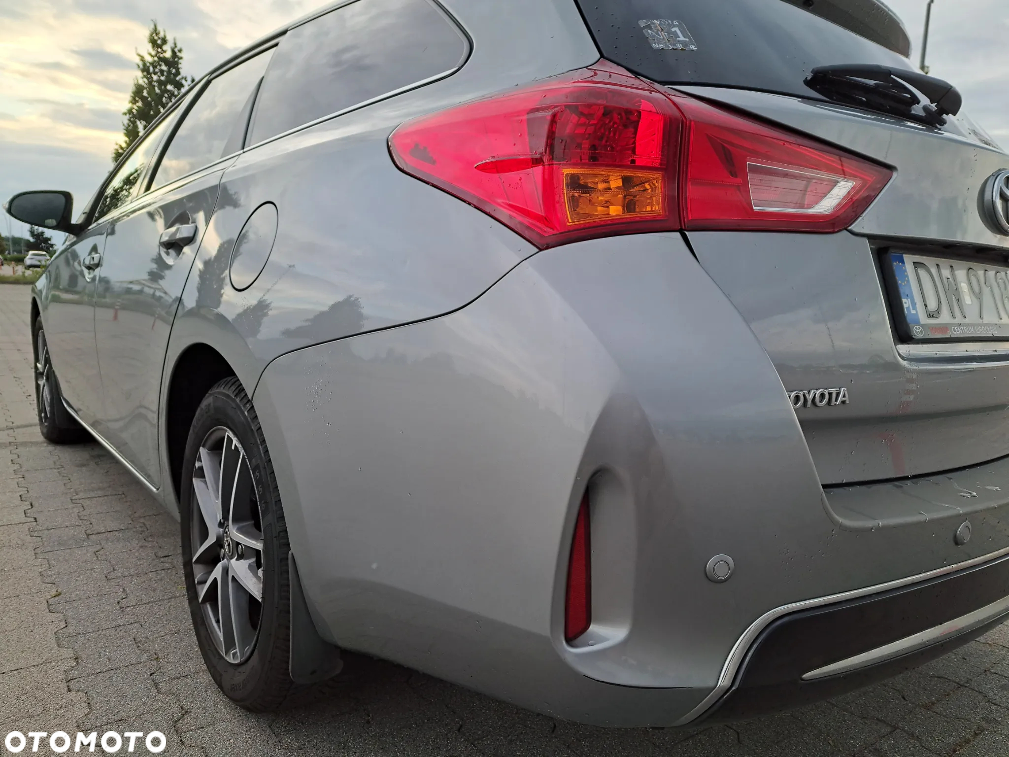 Toyota Auris 1.6 Premium + - 4