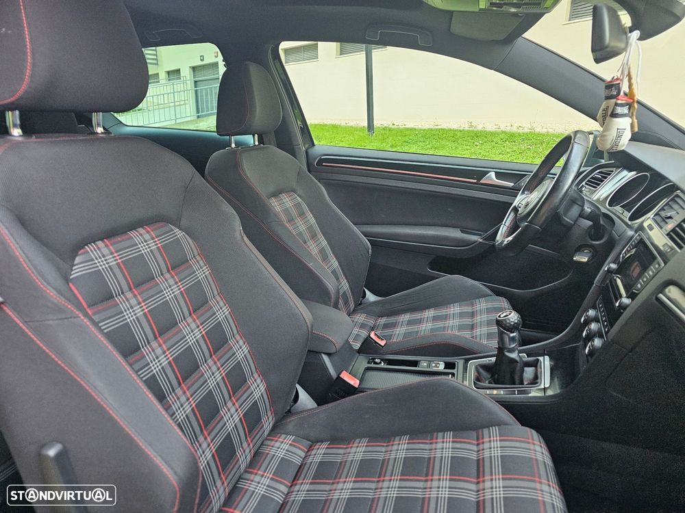 VW Golf 2.0 TSi GTi - 12