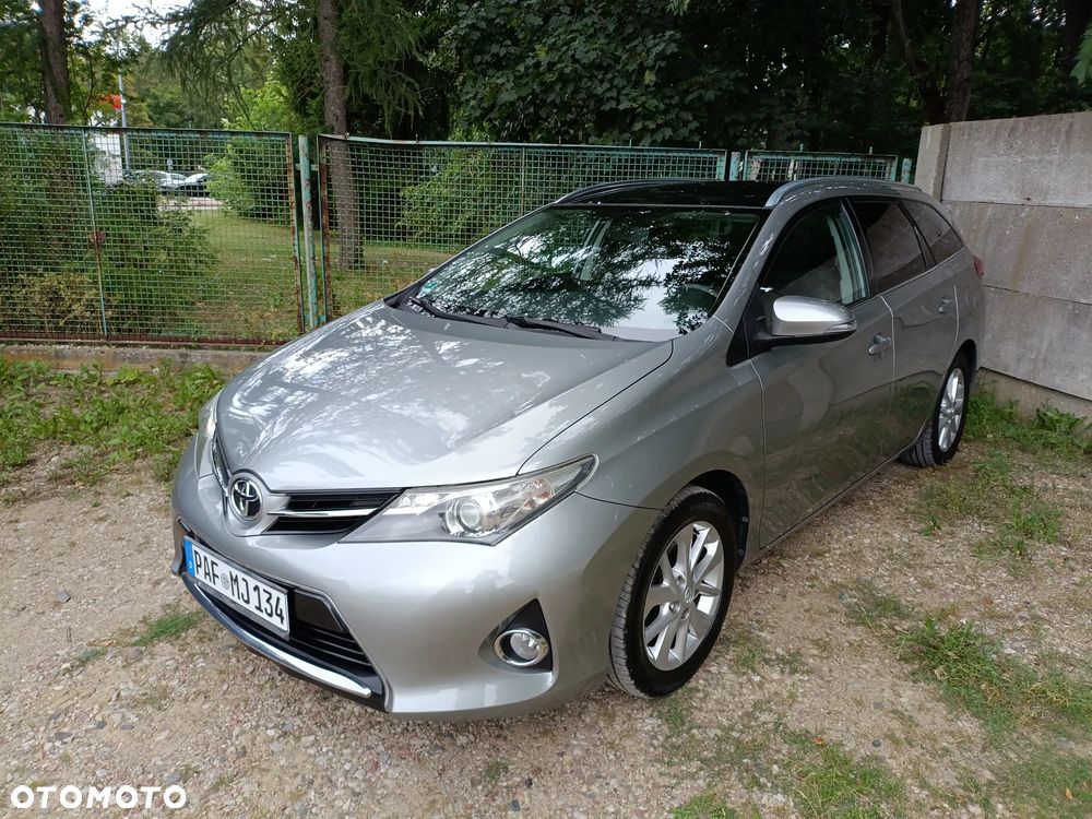 Toyota Auris 1.6 Luna - 1