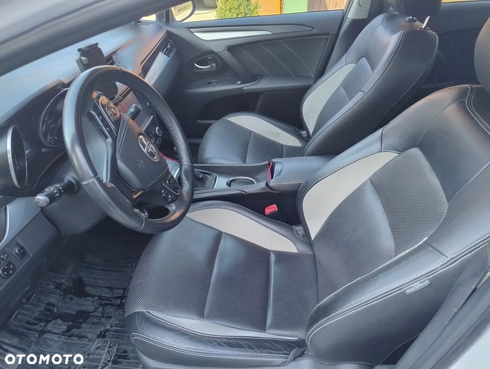 Toyota Avensis 2.0 D-4D Premium - 14