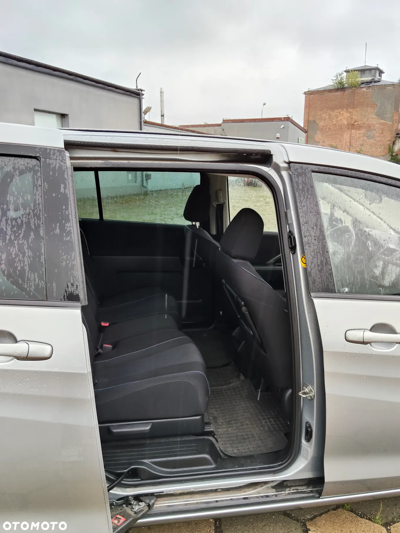 Mazda 5 - 10