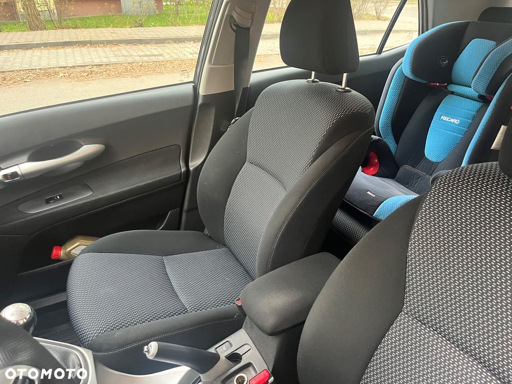 Toyota Auris 1.6 Sol - 11