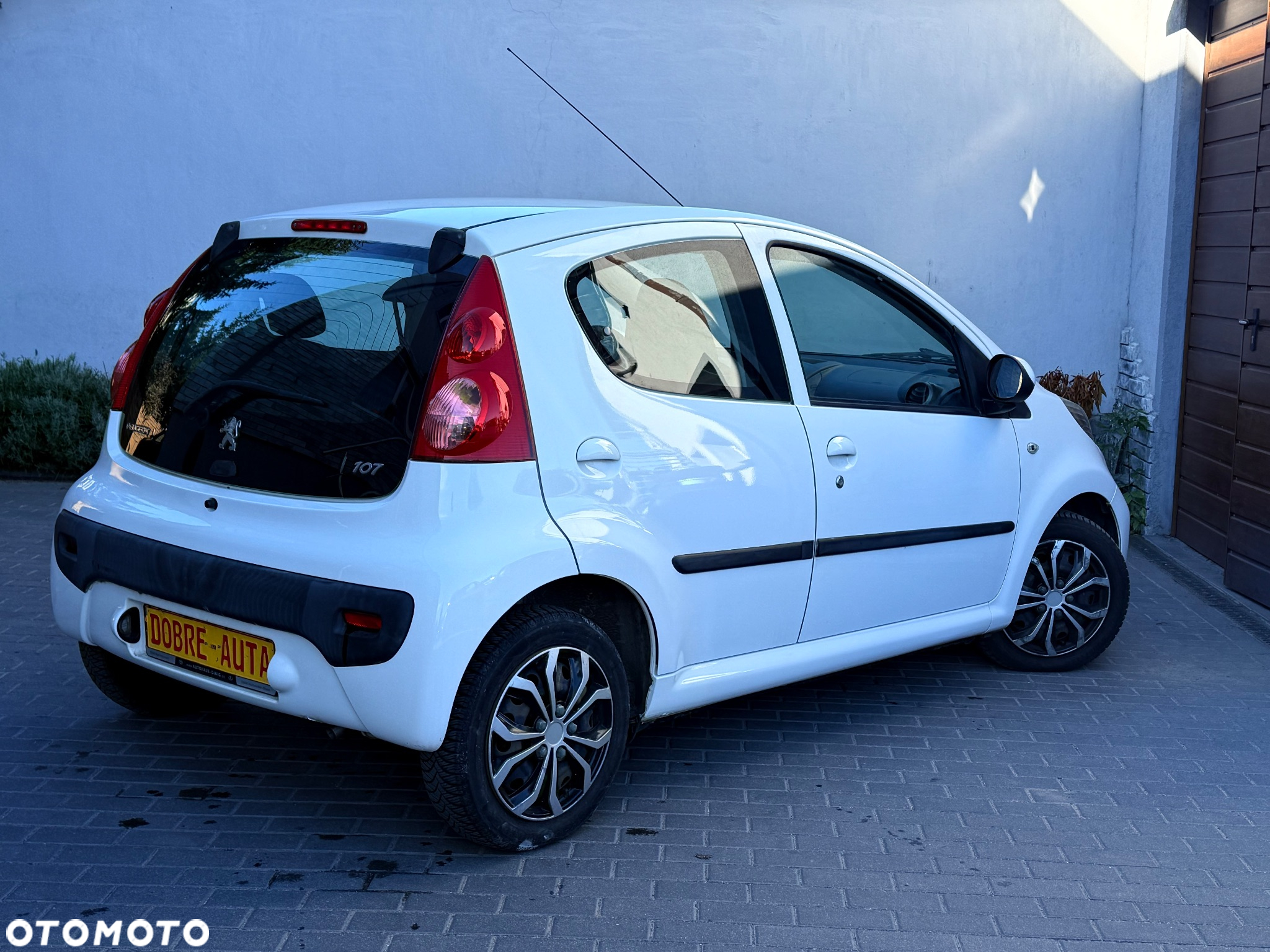 Peugeot 107 1.0 Happy - 24